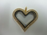 Dije Escapulario con forma de Corazón