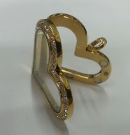 Dije Escapulario con forma de Corazón