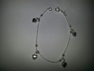 Pulsera con Corazones Colgantes